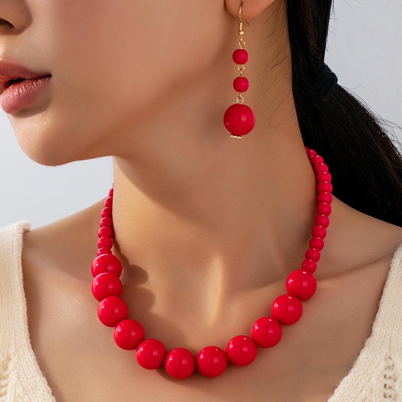 

Модные украшения для женщин красный