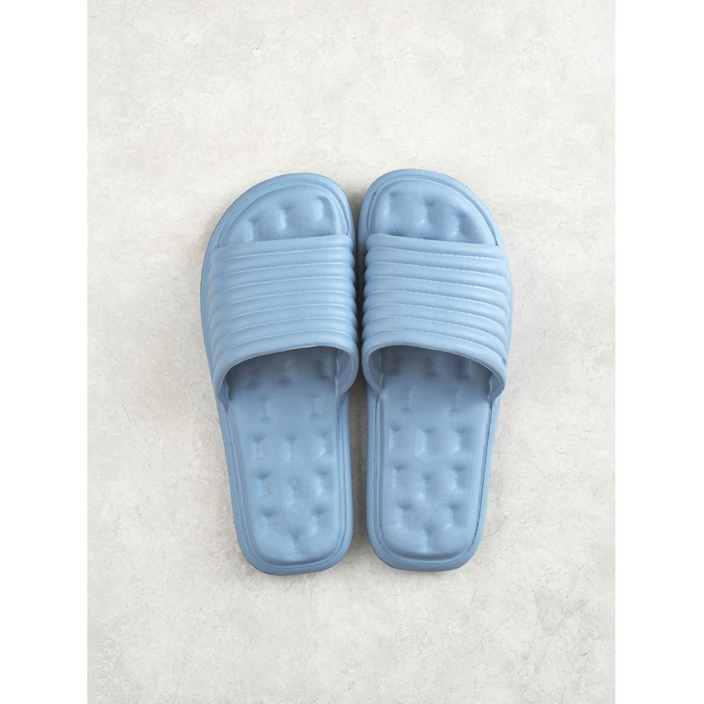 

Daiso Eva Embossed Cushion Slippers 260 280 Mm Blue