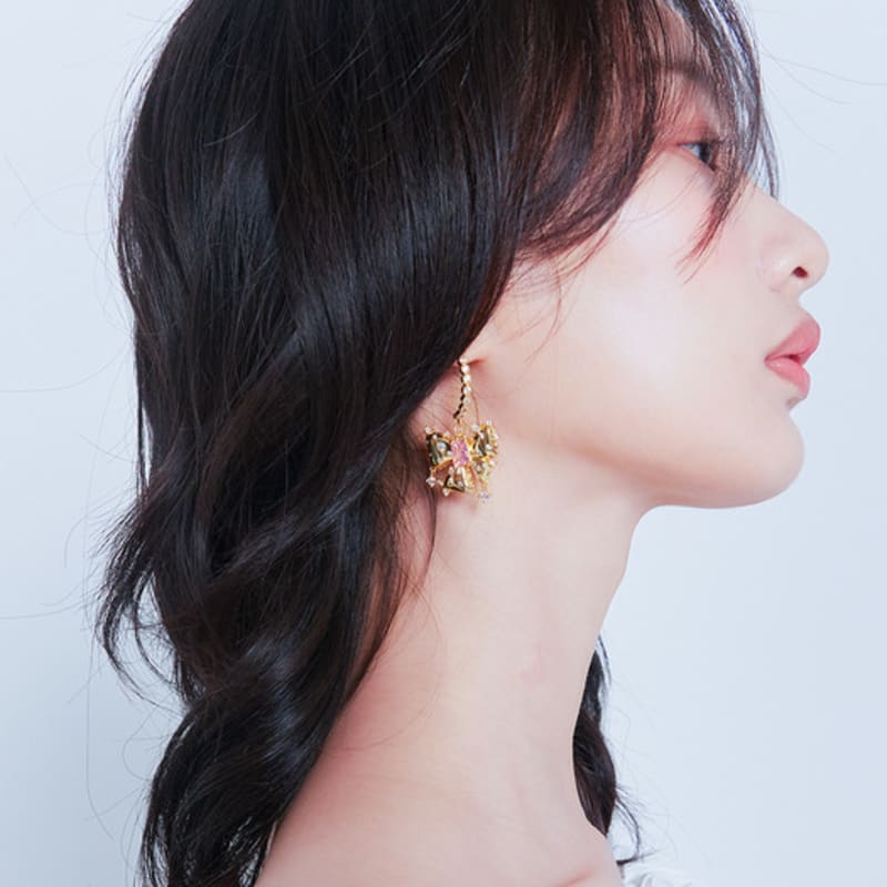 LOVUEE Crystal Spiked Bow Earrings