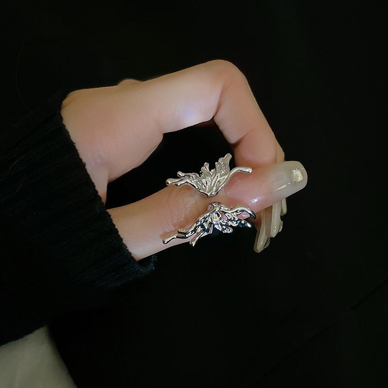 Vintage Punk Metall Svart Rose Flytende Sommerfugl Åpningsring for Kvinner Overdreven Justerbar Dyre-ring Estetiske Smykker
