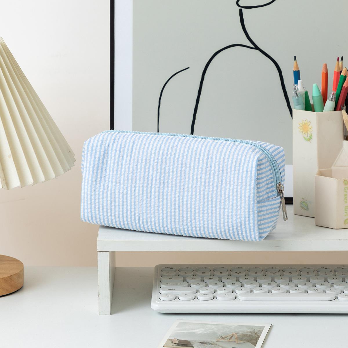 

1pc Women s Striped Makeup Bag, Zipper Pouch, Travel Toiletry Bag, Women s Makeup Organizer, Back To School Beach Holiday School Makeup Bag