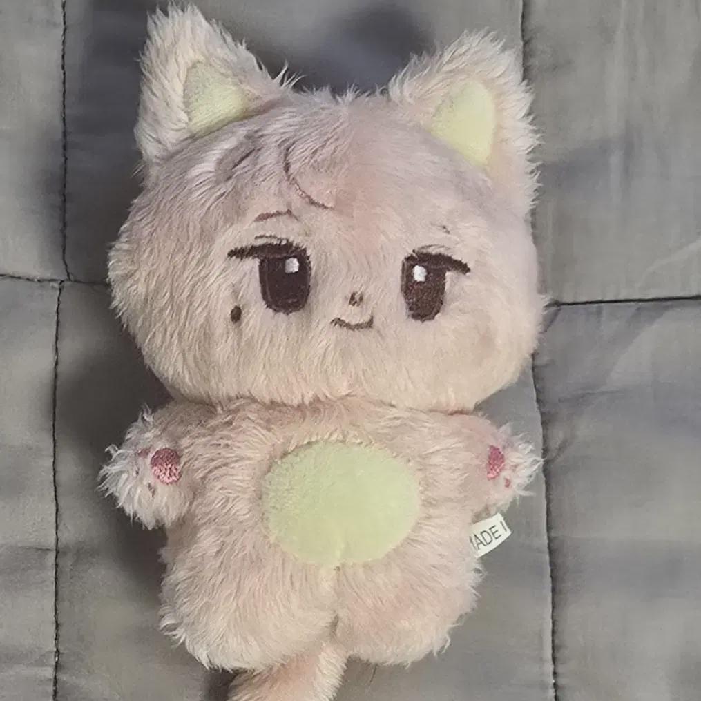 

Sell) Strawberry The8 Seventeen Doll