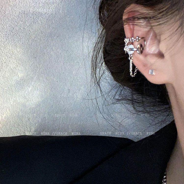 

Серьга-клипса в форме сердца с бриллиантами: Нишевый дизайн, элитный стиль для непроколотых ушей - модные женские серьги