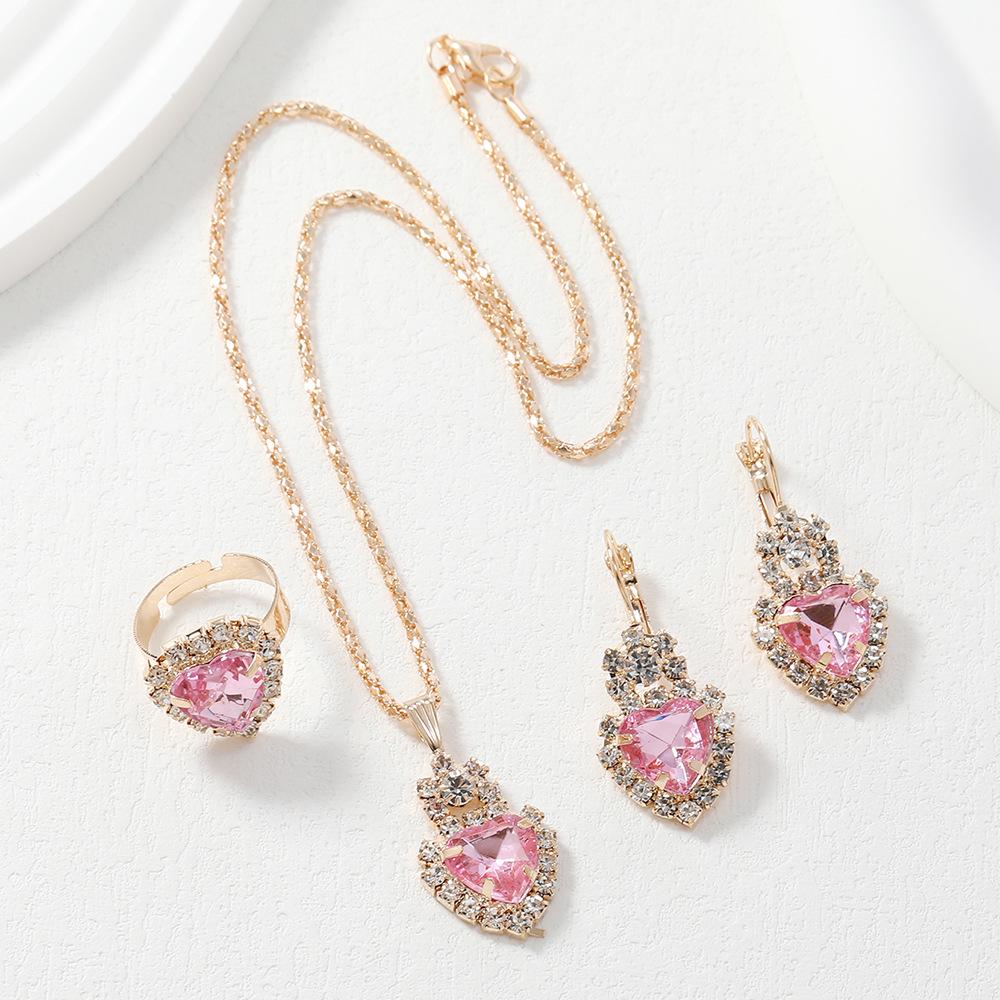 Europejski i Amerykański Zestaw Biżuterii w Kształcie Serca - Naszyjnik, Kolczyki i Pierścionek z Diamentową Zawieszką.