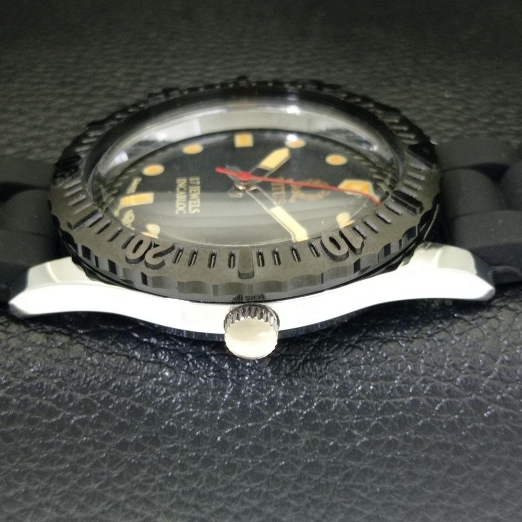 HAND-WINDING VINTAGE TITUS SWISS MENS TURNABLE BEZEL BLACK DIAL WATCH A700215-5 R202-a700215