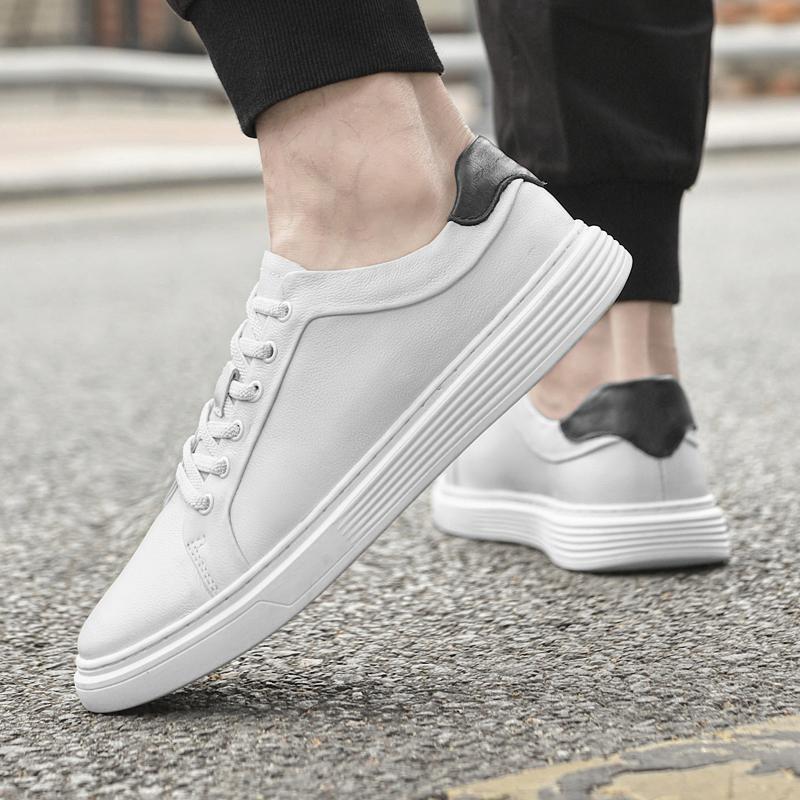 Fashion Classic Men Lace-Up Sneakers Versatile Man Walk Skateboarding Shoes New Travel Vulcanize Footwear Stylish Mens Casual Shoes