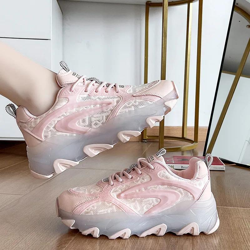 2024 m. pavasario nauji moteriški batai kasdieniai aukštinantys tinklelio batai madingi lengvi kvėpuojantys moteriški sportbačiai