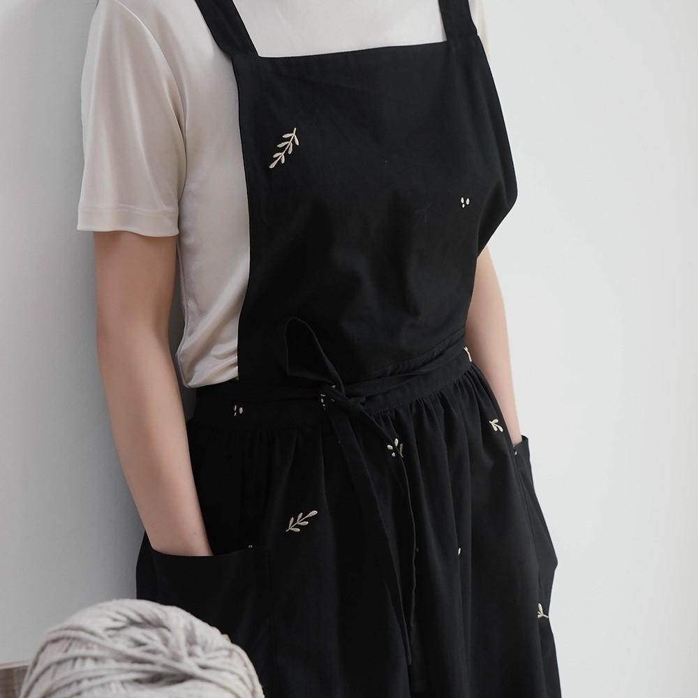 Baumwoll-Küchenschürze Stickerei Blume Kreuzrücken-Schürze Neues Kleid Schürze Kochaktivitäten