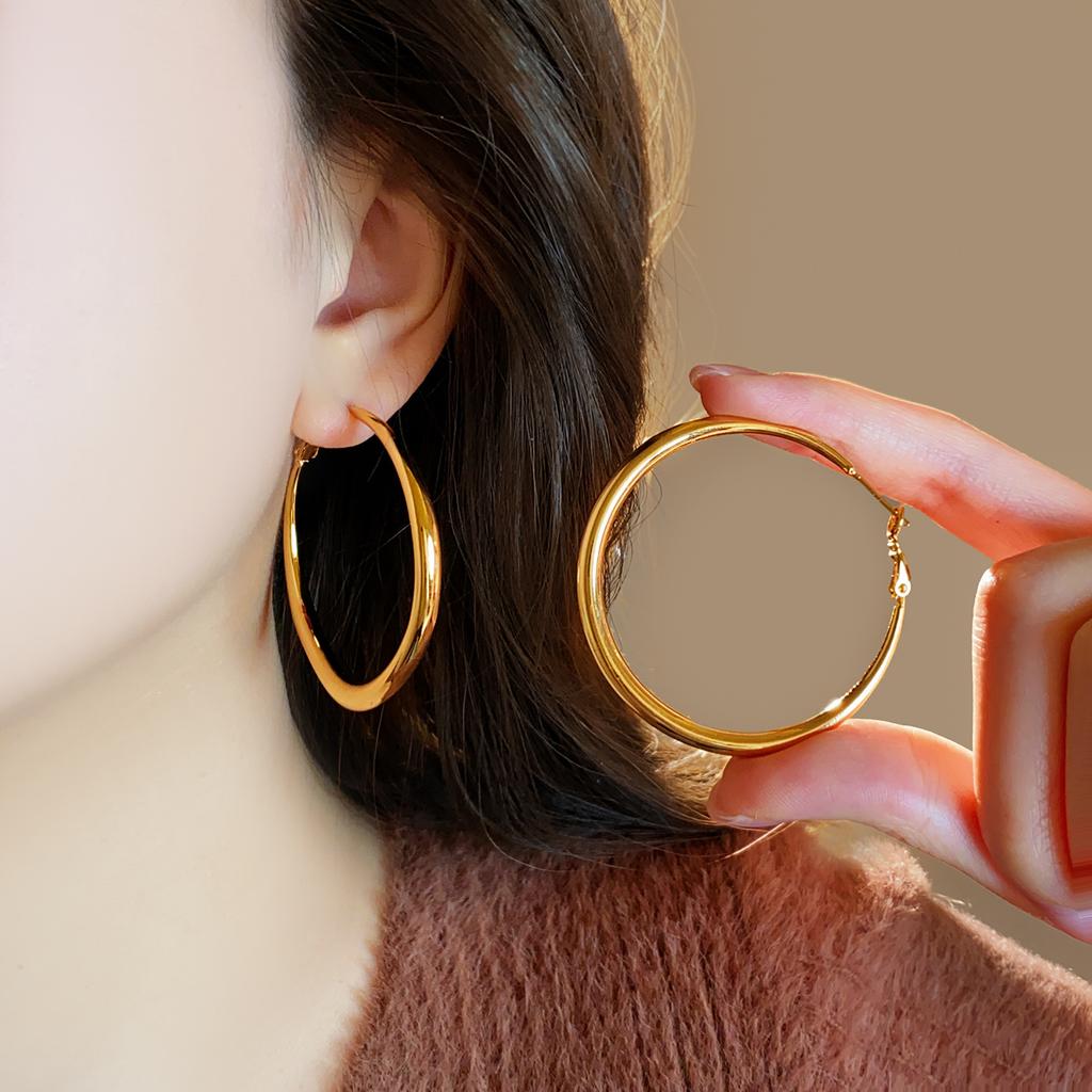 Cold Wind Plain Ring Earrings, Retro Circle Niche Temperament Light Luxury Simple Earrings