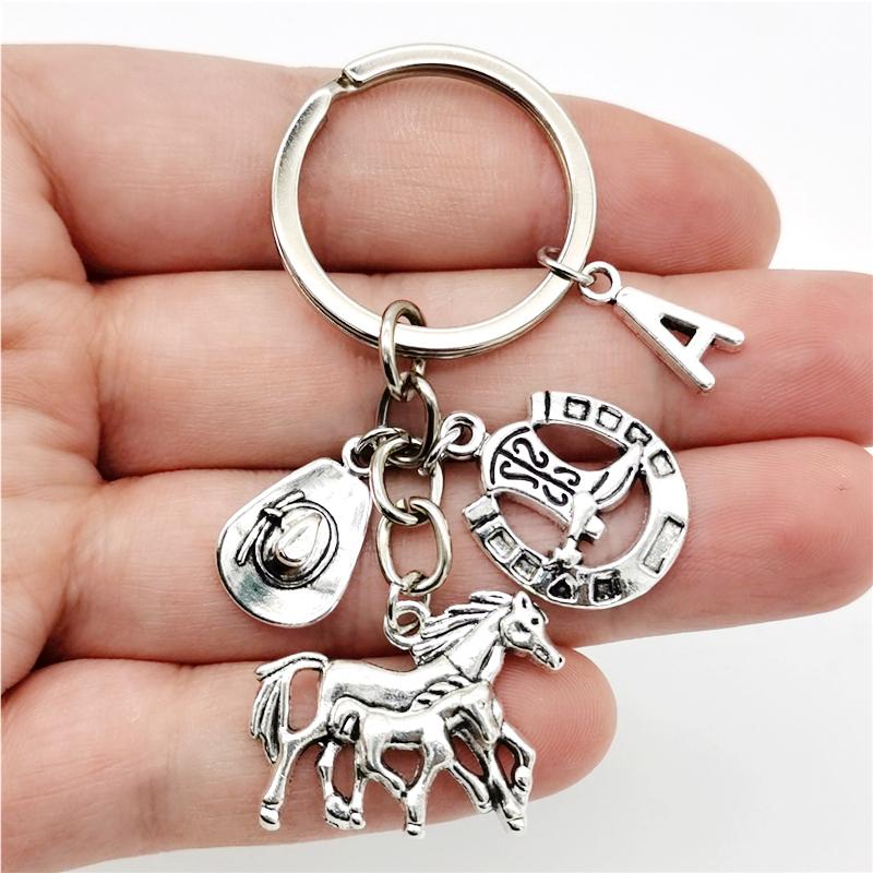 

26 букв антикварный серебристый брелок в виде подковы в виде лошади кулон брелоки для ключей счастливый конный брелок в виде лошади ювелирные изделия подарки A