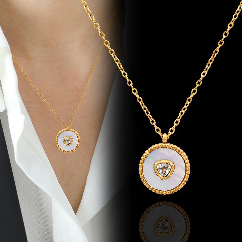Titanium Titanium Steel White Shell Velvet Inlaid Clavicle Chain