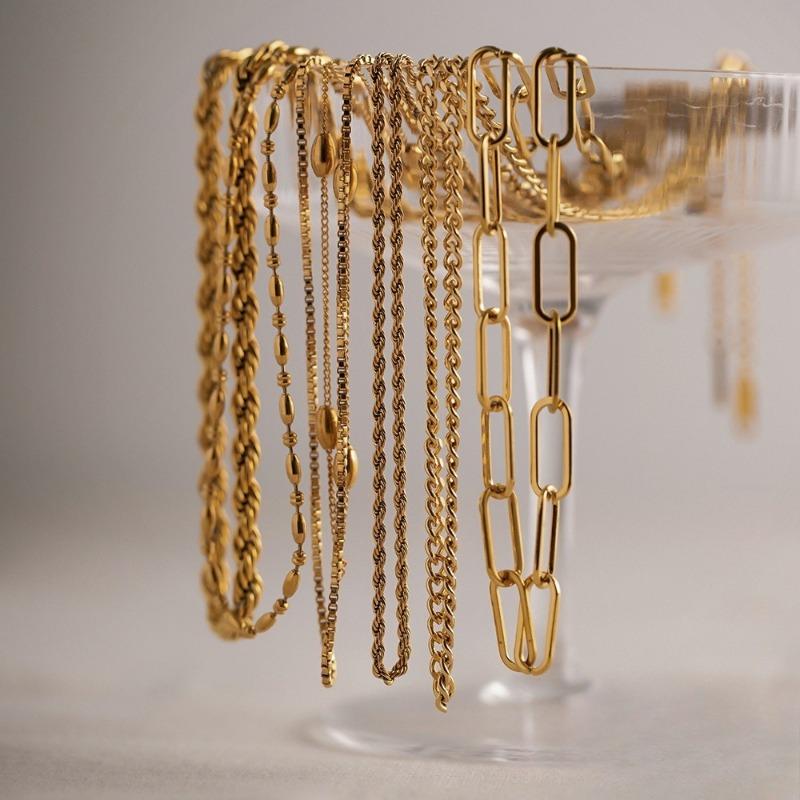 Retro Minimalist Unique High-end Gold-plated Cool Style Multi-layered Necklace for Women, A Niche Accessory for The Petite.