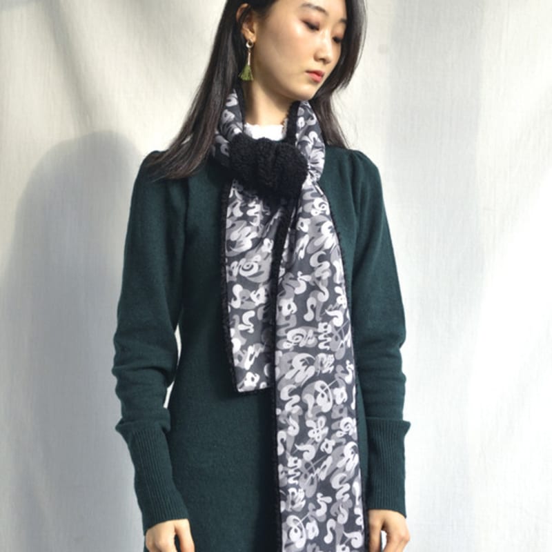 HAUT COLLECTION Huyun Muffler Letter graphic w1