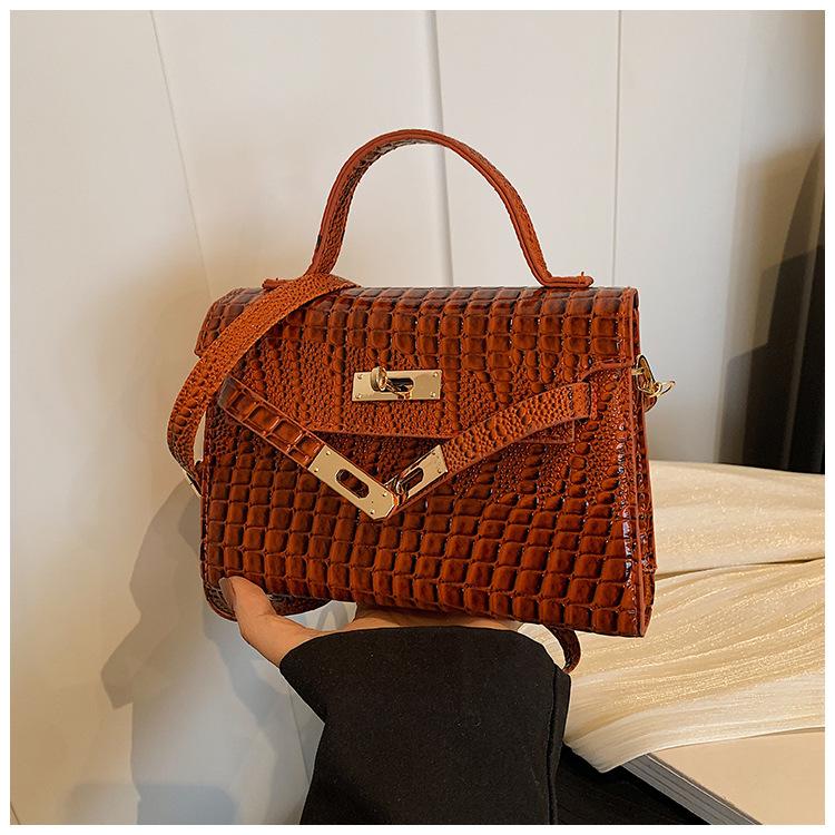 

Новый узор из камня, однотонный цвет 2024 года, летнее ощущение осени, индивидуальный дизайн в иностранном стиле, женская сумка через плечо, портативная, маленькая квадратная сумка темно-коричневого