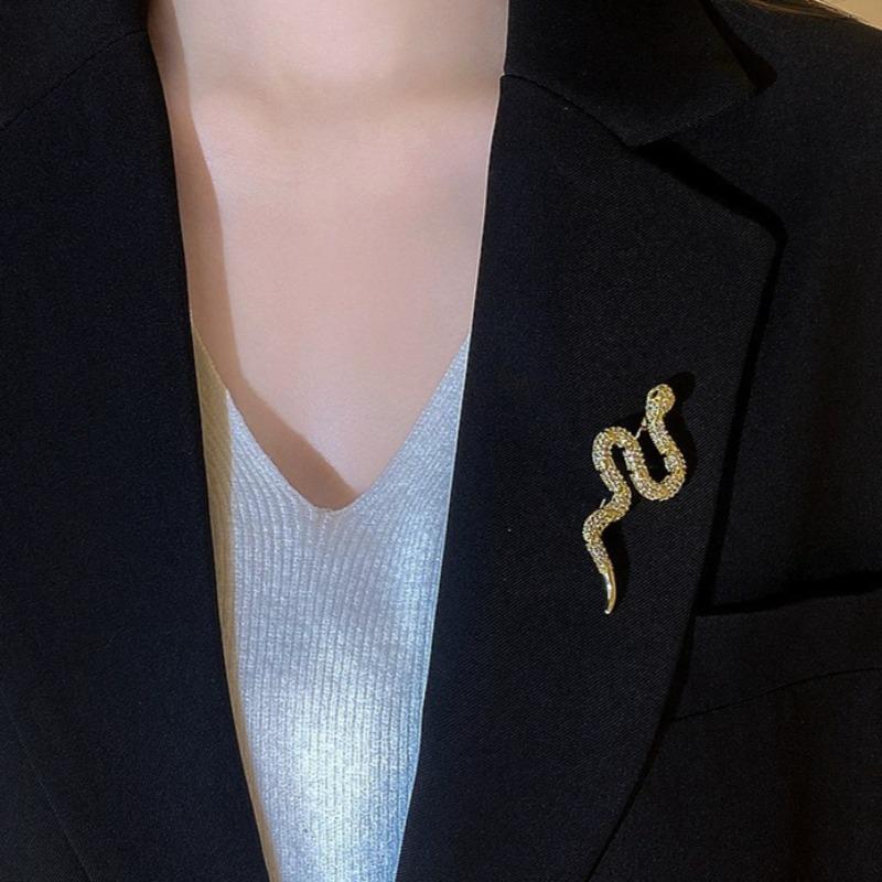 Unique Design Gold Color Snake Brooches for Women Men Unisex Full of Rhinestone Snake Animal Pins Badge Jewelry Gifts
