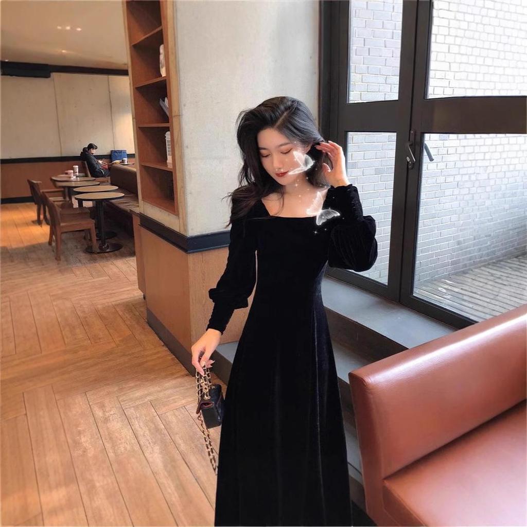 Retro Gold Velvet Waist-Hugging Dress: Autumn/Winter 2025 French Hepburn Style Mid-Length with Square Neck