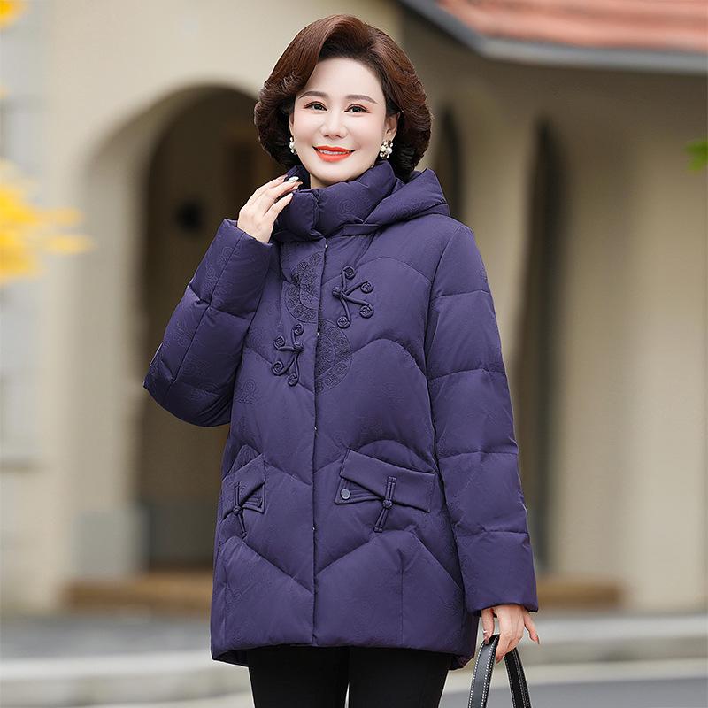 

2025 Новая китайская вышитая куртка-пуховик с капюшоном для женщин среднего и пожилого возраста, большого размера, толстая и теплая. 4XL
