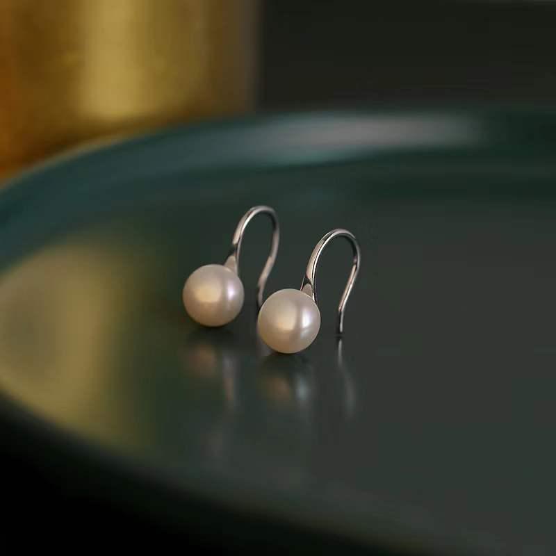 Beixi S925 Silver Pearl Stud Earrings - Elegant French Design for Women.