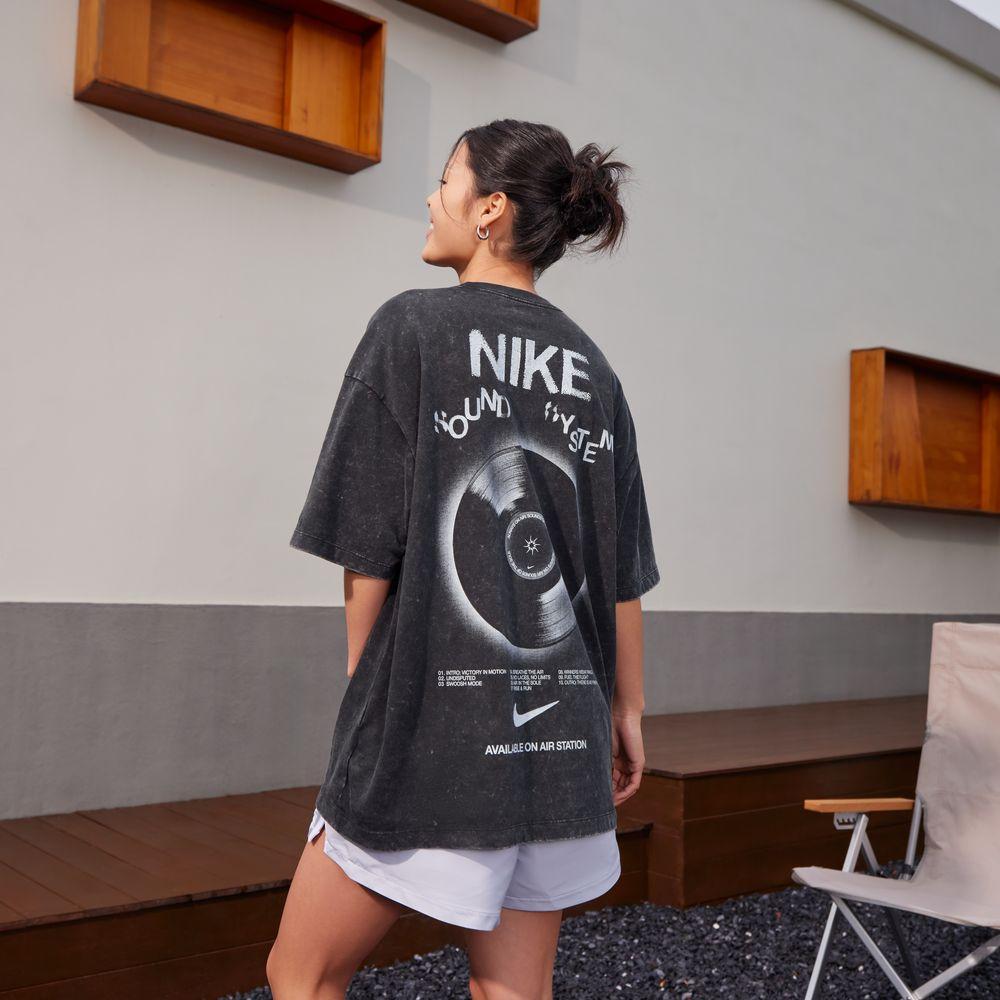 Женские черные футболки Nike с круглым вырезом, средней посадки L