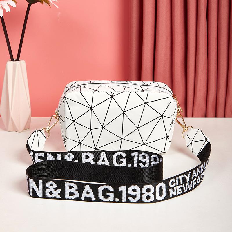 

Yogodlns Fashion Laser Shoulder Messenger Bag Female Small Square Bag PU Leather Crossbody Bag Trendy Satchel Bag Bolsa 18x7x11cm