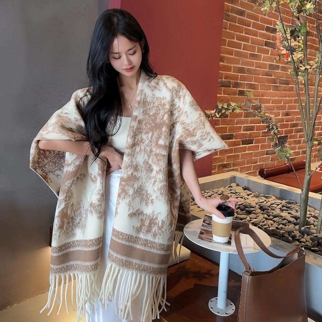 High-End Ink Painting Women's Autumn Winter Shawl Cloak - Warm Travel Cape Outerwear