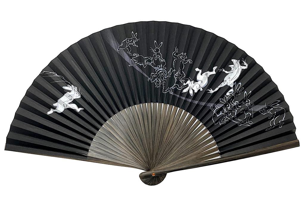 Folding Choju Jinbutsu Giga Paper Fan with Fan Silk Frog and Rabbit Black [Hanakanzashi] Men's Fan, (Choju-giga Paintings) Design, Bag, 22cm, Print,
