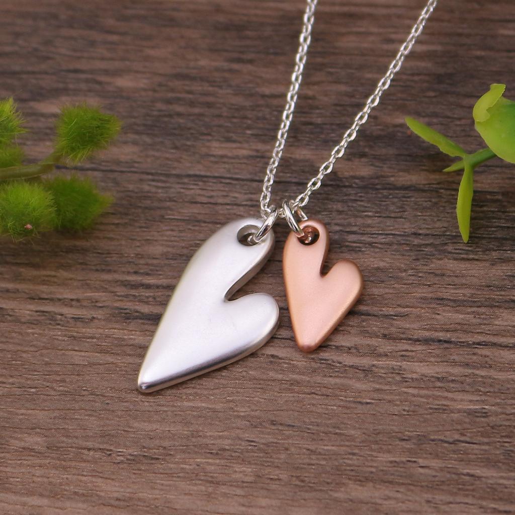 Heart-to-heart Two-color Love Pendant, Fashionable Size Heart-shaped Small Fresh Women's Simple Necklace