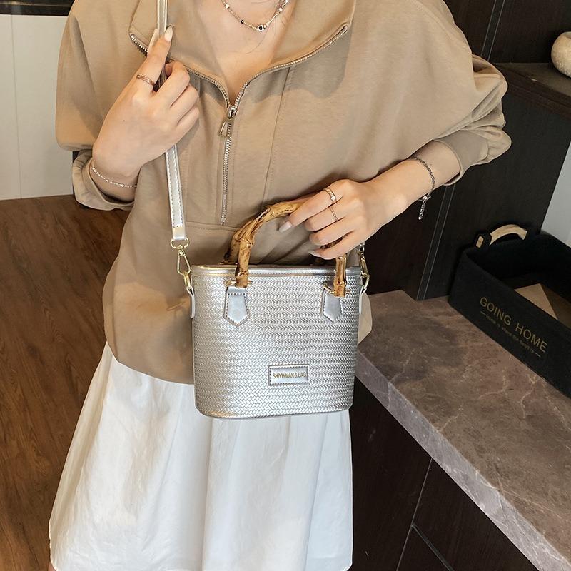 Handtasche, kleiner Eimerbeutel, Damen neu, schlicht und hochwertig, vielseitige Umhängetasche, Nischen-Umhängetasche aus Stroh