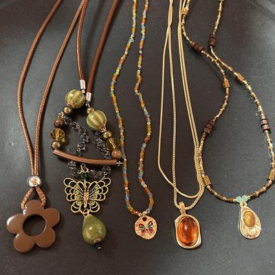 Vintage Brown Natural Stone Pendant Necklace for Women Fashion Geometric Long Leather Rope Necklace Sweater Chain Jewelry Gifts