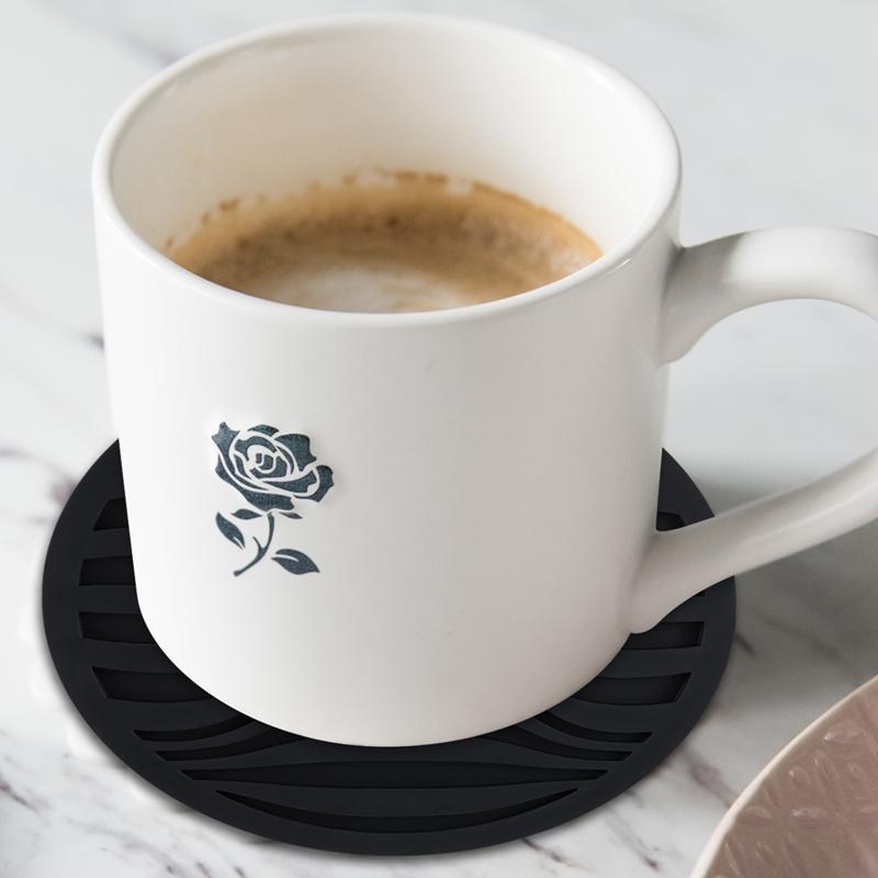 6 Teile/satz Silikon-trinkuntersetzer Mit Metallhalter Ständer Rutschfeste Getränke-kaffeetasse Runde Tassenmatte Glasgreifer Pads Geschirr