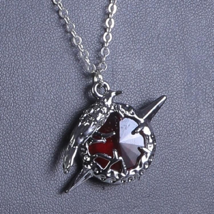 1 Set Krähen-Brosche mit passendem Anhänger-Halskette Hals Schmuck Rot Zirkon Design für Anime-Liebhaber und Trendsetter