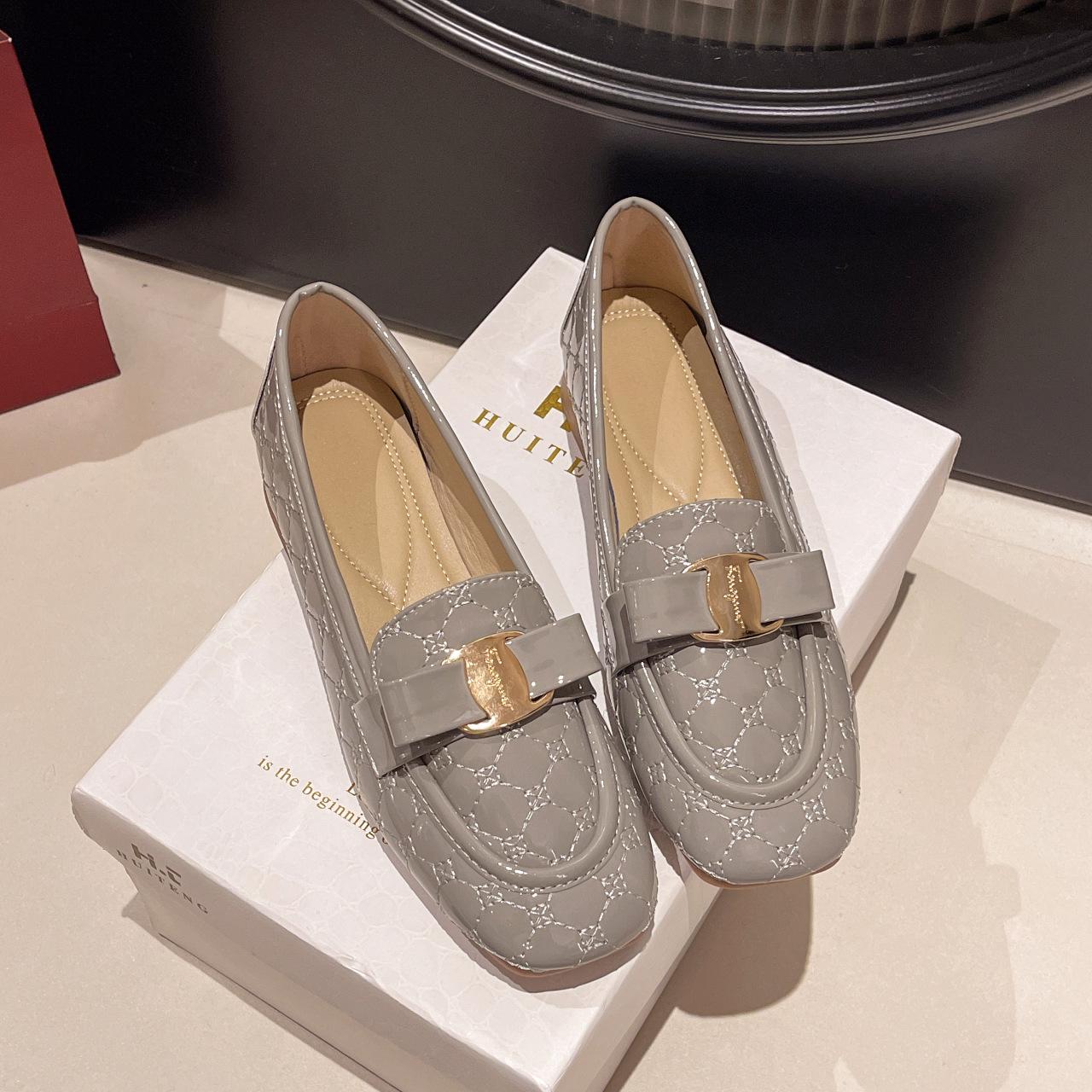 

Versatile small leather shoes women s spring 2025 new retro small leather shoes thick heel small fragrant wind lazy one-pedal single shoes 40 сірий колір