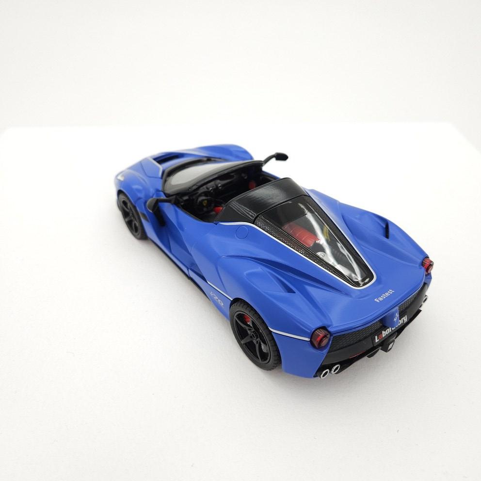 1:24 Ferrari LaFerrari Diecast Sports Car Model, Blue