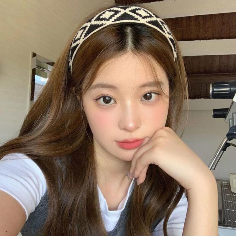 

Women s Modern Diamond Knit Headband Hairband A30682_Beige