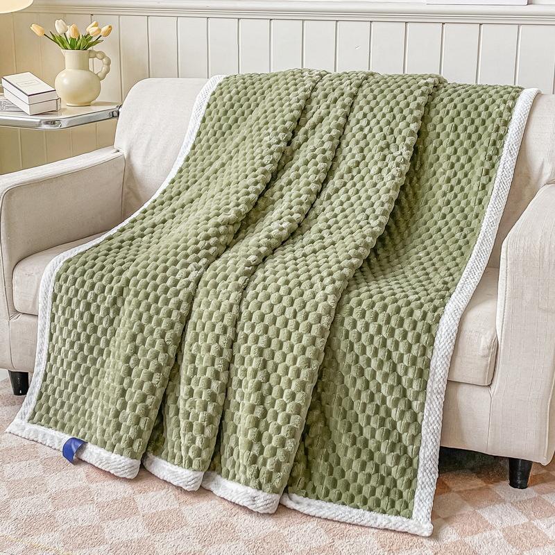 Extra Soft Coral Fleece Fabric Summer Blanket Pineapple Shape Golden Turtle Velvet Machine Washable Air Conditioning Blanket