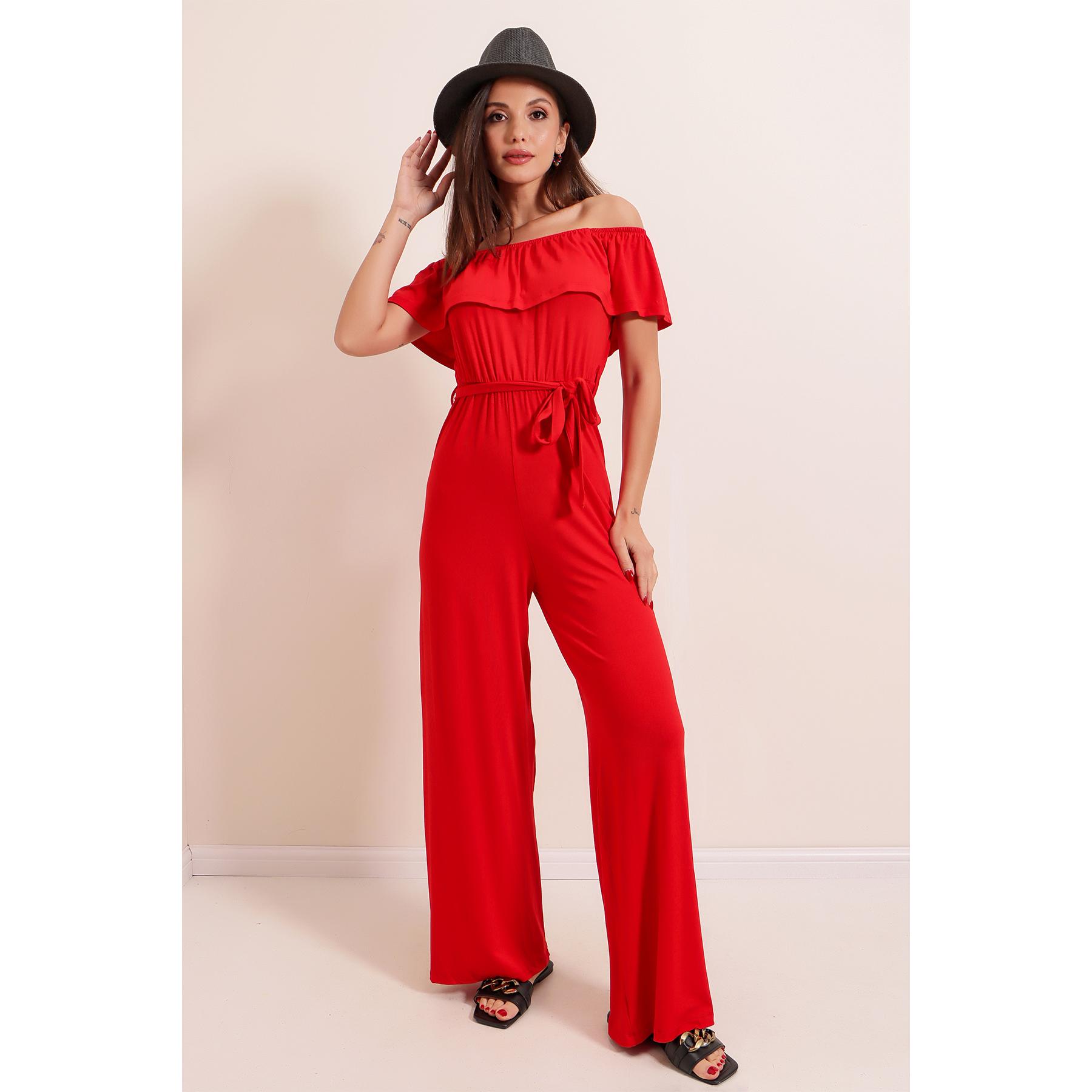 

Комбинезон из вискозного чесаного хлопка с воротником и оборками на талии с поясом M красный