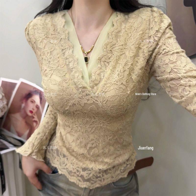 T-shirt de base en dentelle à manches longues et col en V ajusté pour femme 2025