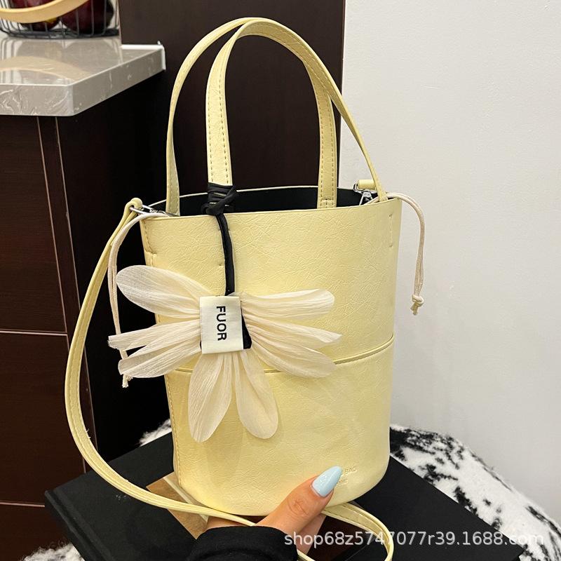 Japan and South Korea Retro Versatile Bucket Bag Women's 2025 Summer Fashion Simple Mini Commuter Shoulder Messenger Bag