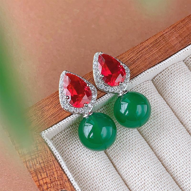 Autumn and winter jewelry set retro premium chalcedony pigeon blood red stud earrings S925 silver needle collarbone chain versatile woman