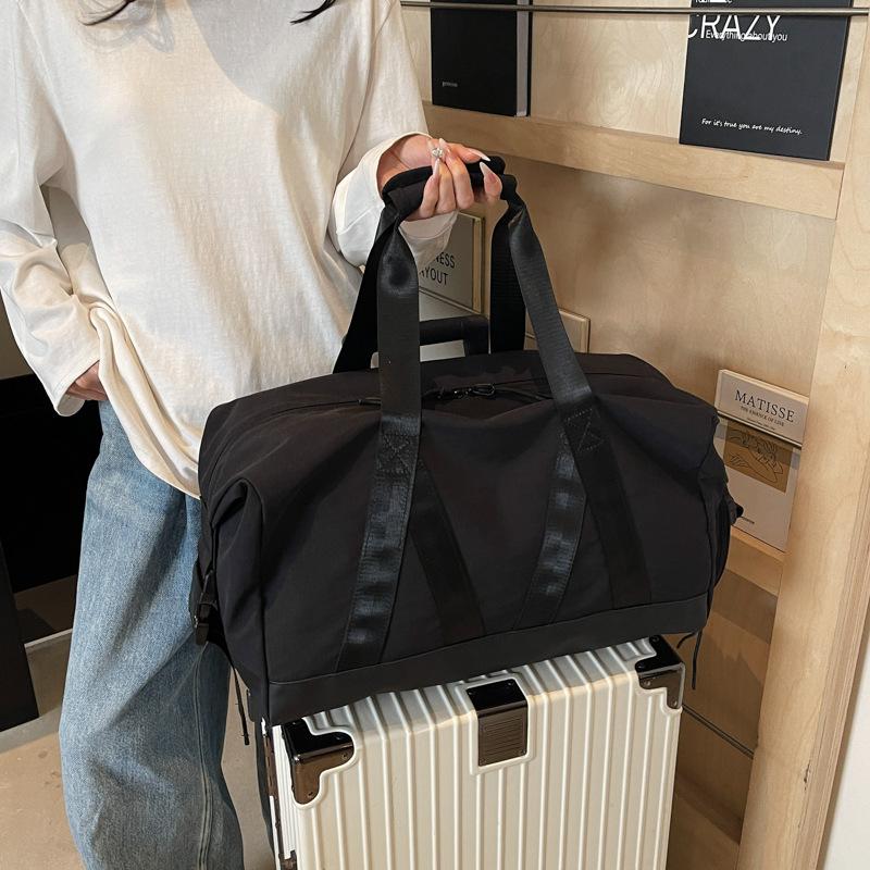 Trendy and Cool Simple Large-capacity Travel Bag Solid Color Daily Commuter Locomotive Outdoor Sports Style Fitness Bag