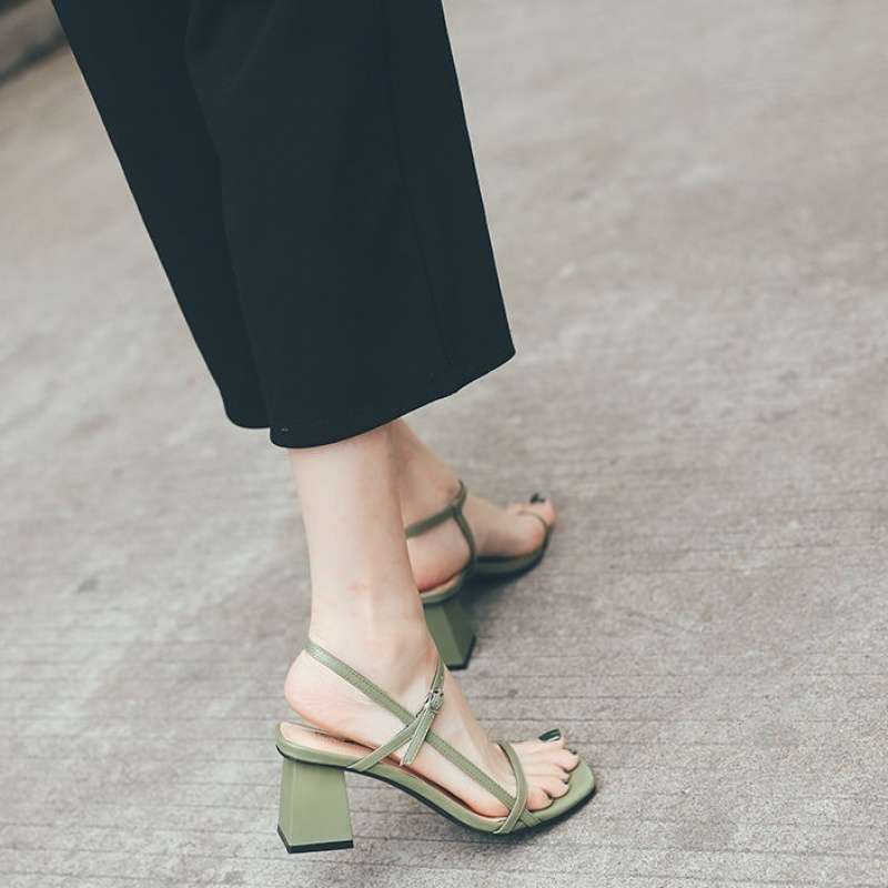 

DOMS Roman sandals women 2025 new summer fairy style one-word belt women s shoes Korean version versatile thick heel high heels 39 зелёный