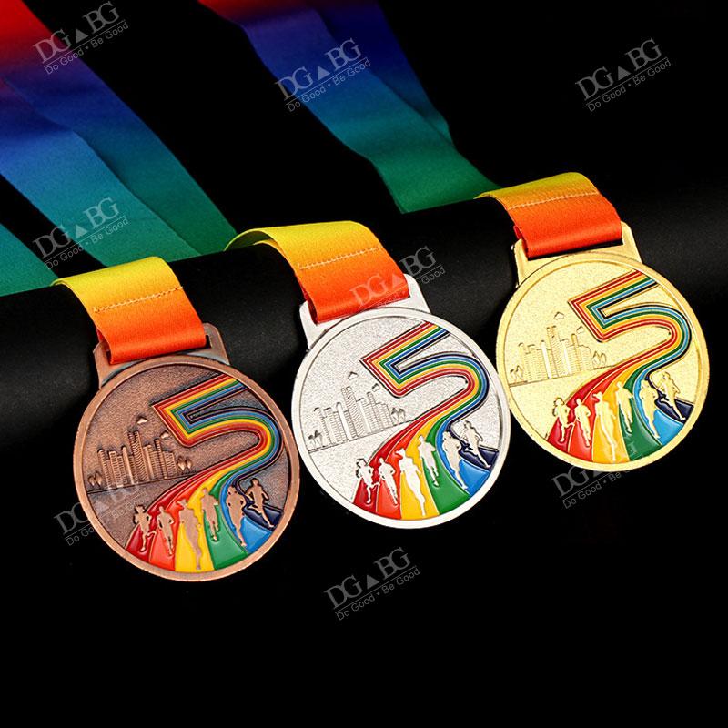 Marathon Gold Winner Award Medals With Neck Ribbon 3D Running Runner 1St 2Nd Trophy Various Sport Souvenir Prize Gift Customized