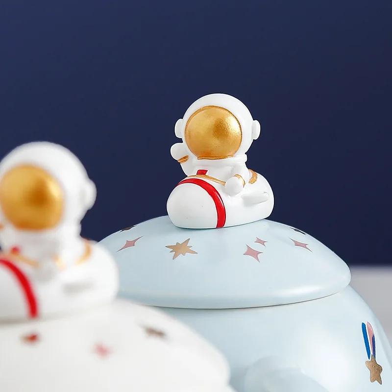 New Astronaut Mug Spoon With Cover Original Mugs Coffee Cups Beautiful Tea Mugs Cup for Coffee Drinkware Beer Funny Ceramic Year