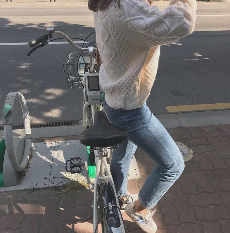 2023 Vår/Höst Dam Lös Vit Stickad Ull Pullover Tröja