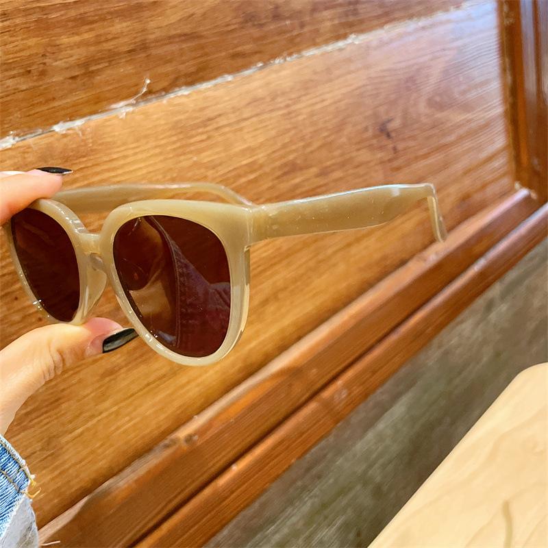 Retro White Sunglasses Women's Round Frame Sunglasses Advanced Polarizer