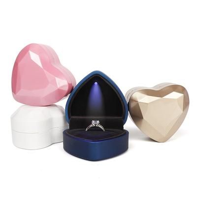 Herzförmige LED-Licht Ringbox Halskette Anhänger Schmuckschatulle Verlobungsring Schmuck Präsentationsaufbewahrungsbox Dekoration Geburtstagsgeschenk