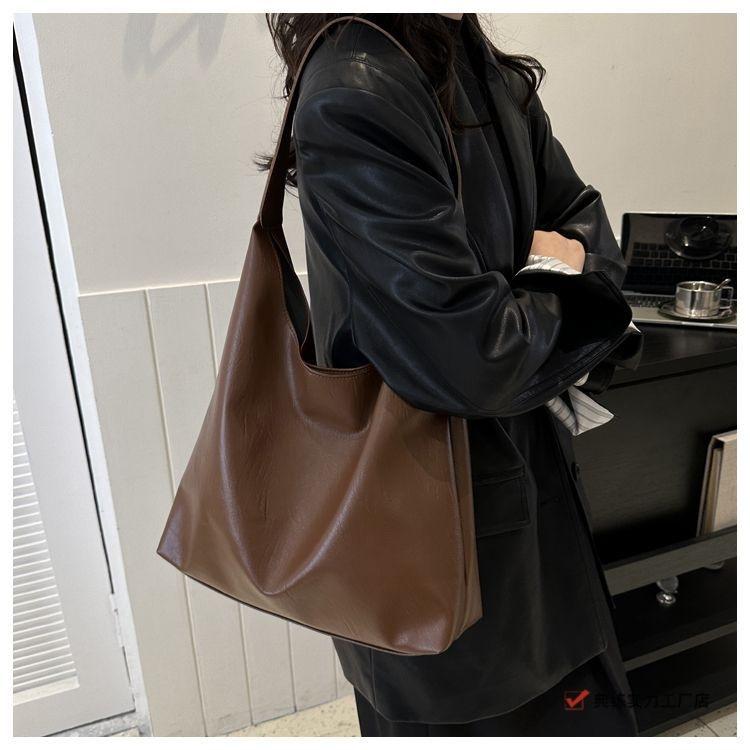 Korean Lazy Wind One Shoulder Underarm Large Capacity Bag Women's New Autumn and Winter Commuter Retro Versatile Tote Bag