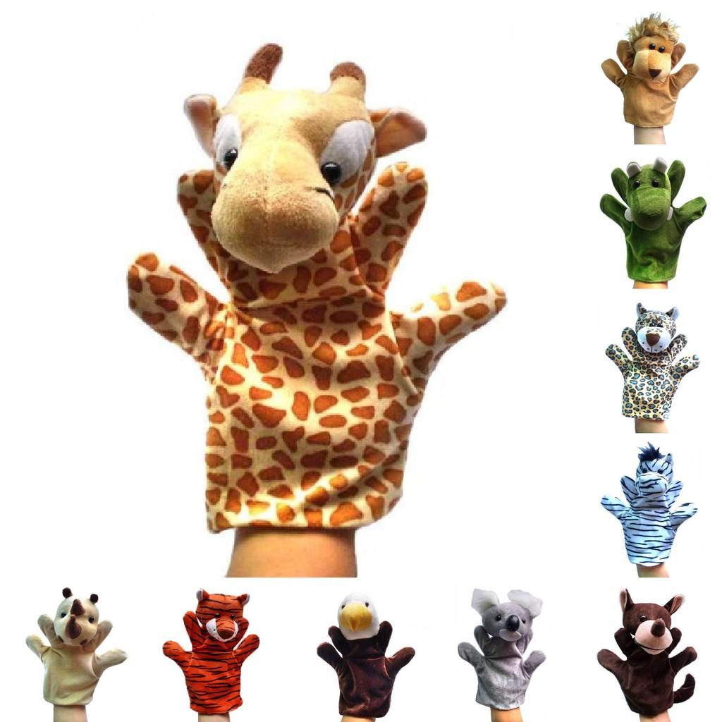 Weiche und entzückende Handpuppen von Gemeinschaftshelfern mit bunten Tiermotiven