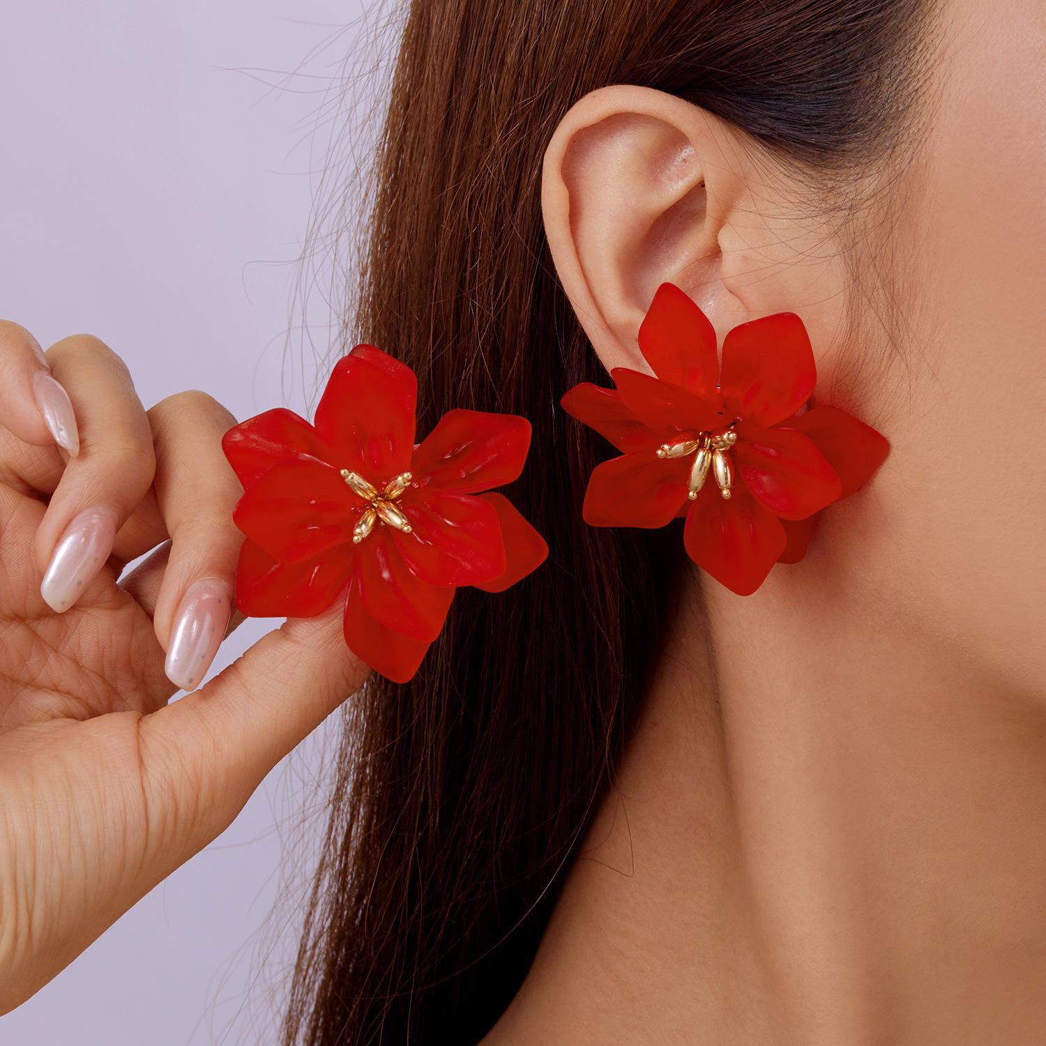 

Digadagu Metal Resin Petal Flower Stud Earrings New Women s Elegant Charm Earrings Daily Zircon Accessories красный