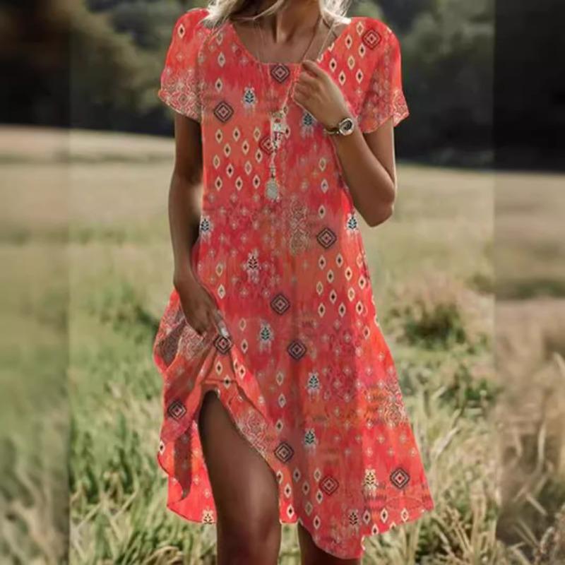 Sommerliches Kleid im künstlerischen Ethno-Stil mit Rundhalsausschnitt und mittlerer Länge